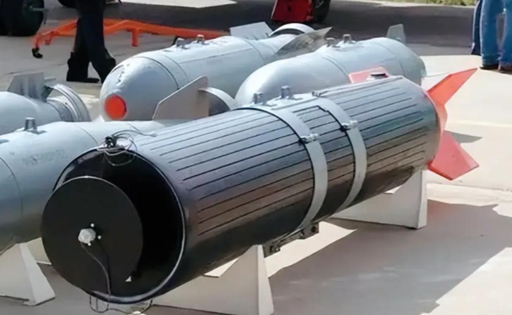 美台会用石墨弹攻击三峡吗？中国可以霸气警告全世界，任何国家只要对中国的三峡大坝，