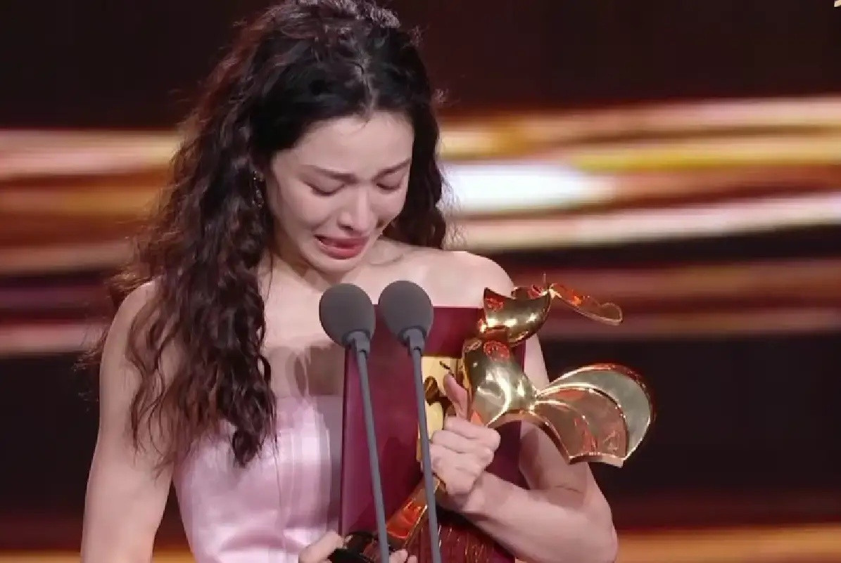 钟楚曦终于拿到了的最佳女配，《好东西》的确值得。但也再次心疼一次惠英红，开场前她