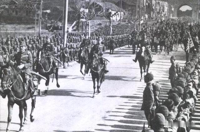 1938年，西南联大300多名师生，从长沙徒步前往昆明。沿途1600公里，山高路