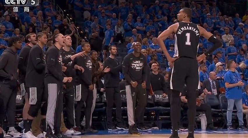 今天的NBA西部决赛马刺战雷霆，诞生了很多NBA经典名场面，其中第一幅图片，在前