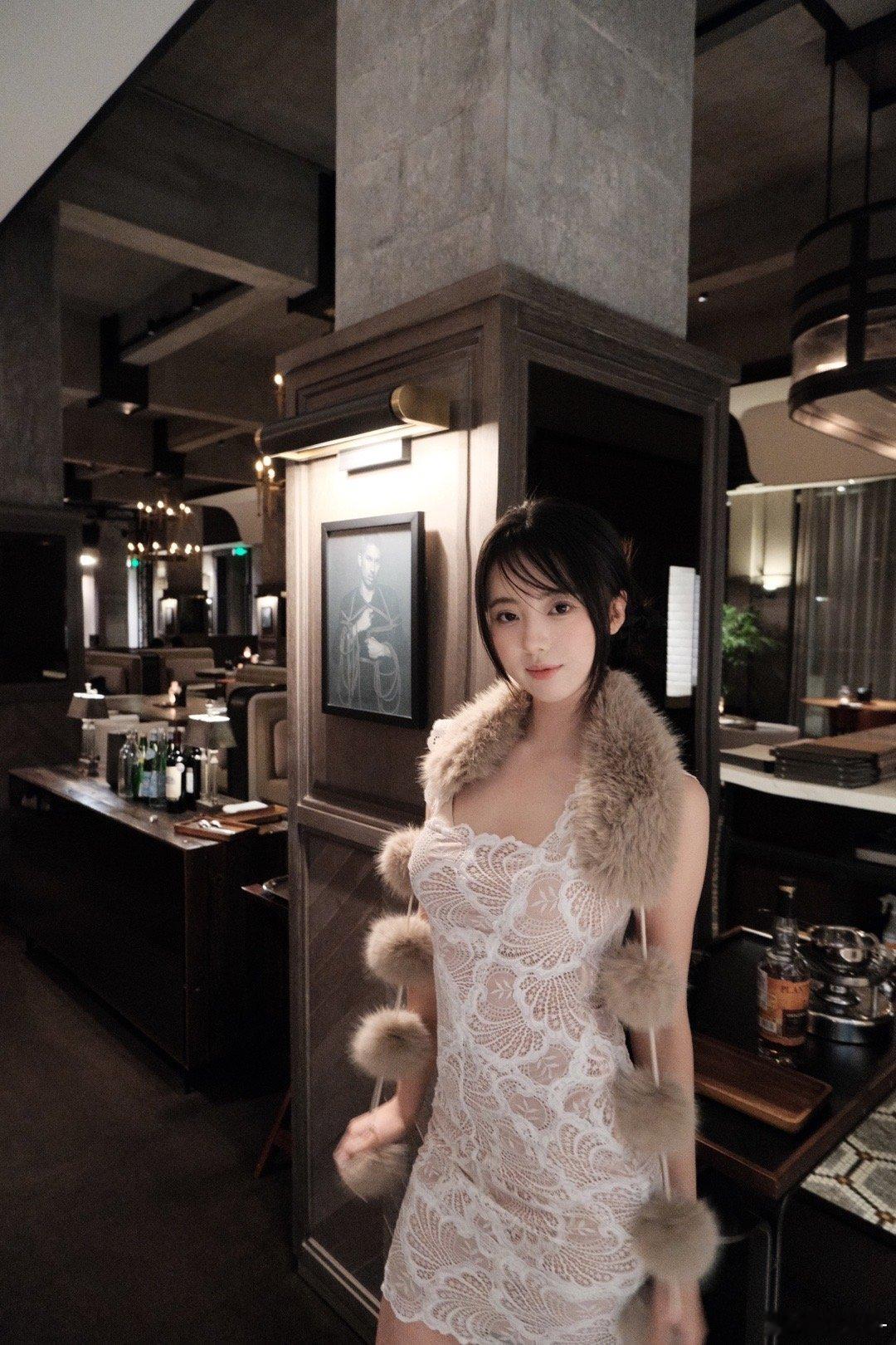 分享一组照片这组照片争议很大一方面是来自从事自媒体的朋友觉得太过于名媛这种风格赚