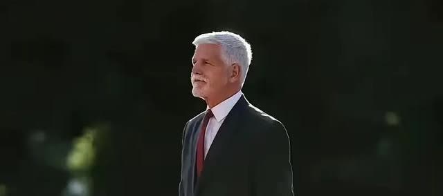 捷克辩称，捷克总统印度之行是结束访问日本后，自行脱队去印度见友祝寿，属于私人行程
