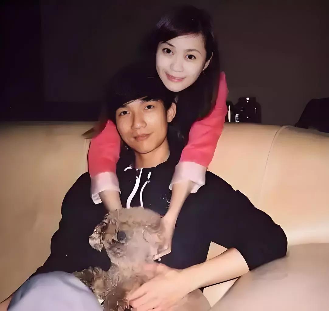 万万没想到，歌手2025歌王陈楚生的妻子刘云颜值竟然这么高，冠军就是冠军，歌不仅