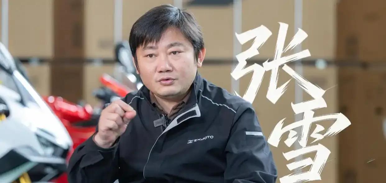 比赛后的法国车手瓦伦丁·德比斯看起来有些落寞！虽然只拿到了第四名，但他已经很尽力