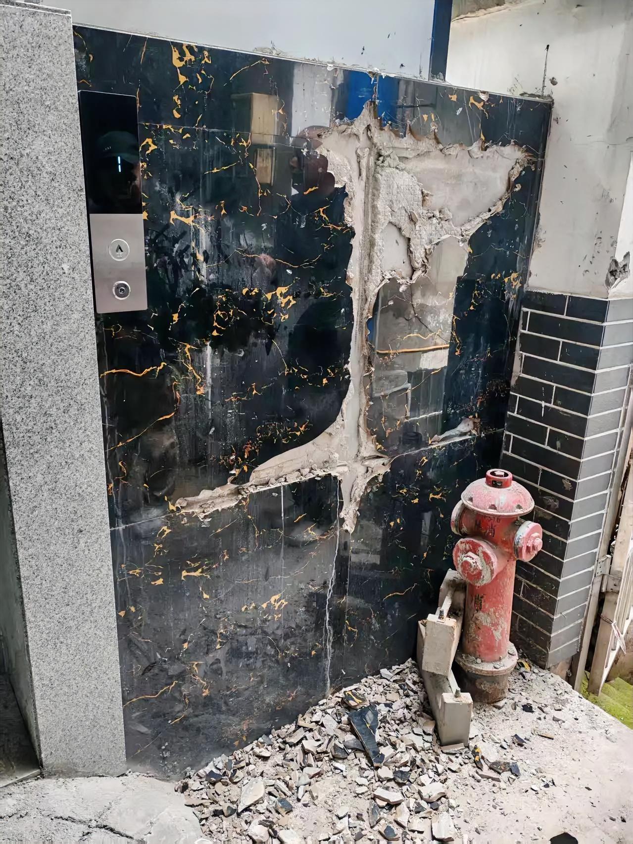 见过欺负人的，还没有见过这么欺负人的！难不成就赌定我们小区这两栋楼的业主善良好欺