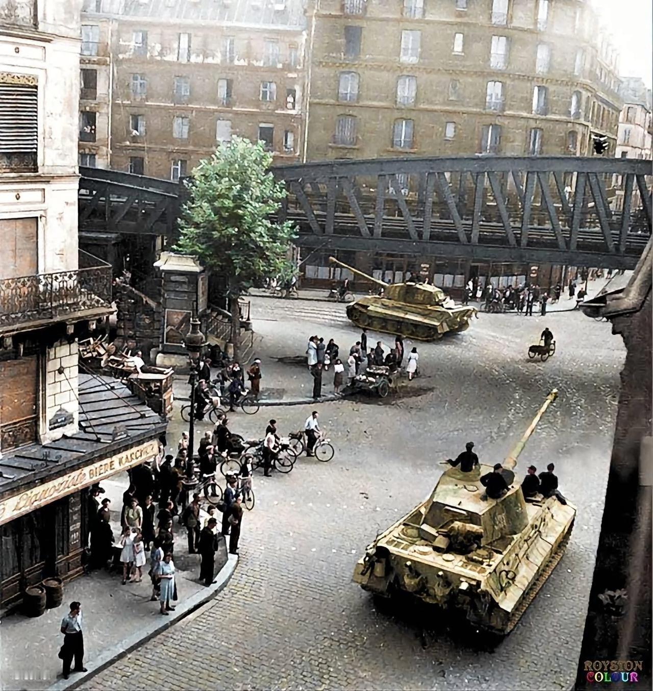 1944年8月12日，隶属于第503重型装甲营第3大队的六号坦克“虎王”刚刚从迈