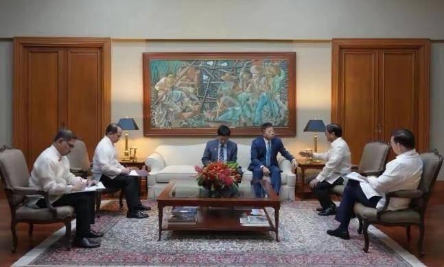 连坐次都变了！美国也蒙了，菲律宾到底把谁当成老大了？事情发酵之后，最先感到一头
