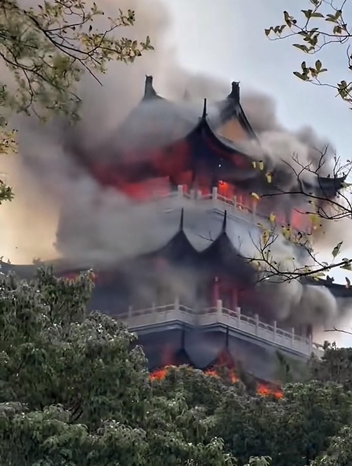 南朝四百八十寺之一永庆寺被烧？前几天刚刚塌了一座桥，今天又烧了一座寺，虽然说是古