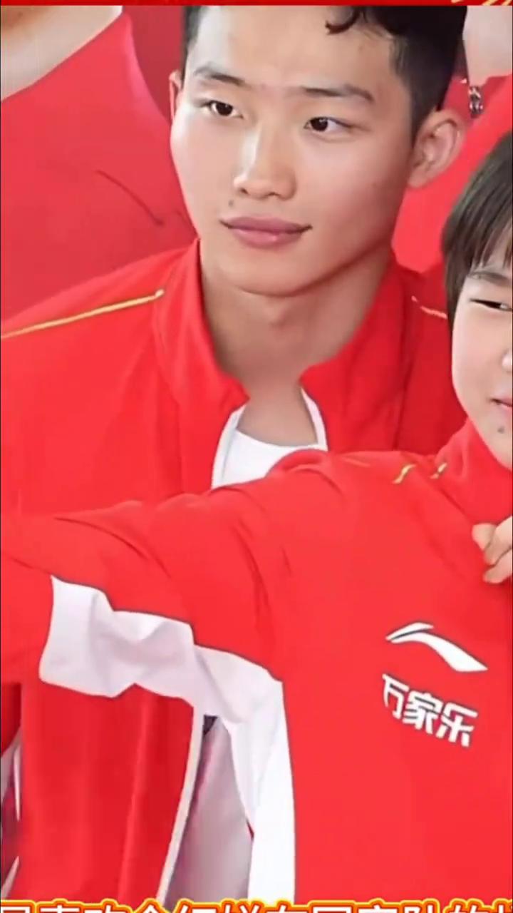 不退役，国家队还会要全红婵吗？正式发生，官宣决定，周继红看懂。当全红蝉的身材看