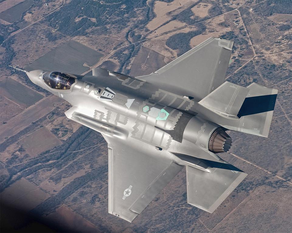 摔了，美军F-35又栽在自家门口了。7月31日上午10点左右，美国加州圣迭戈