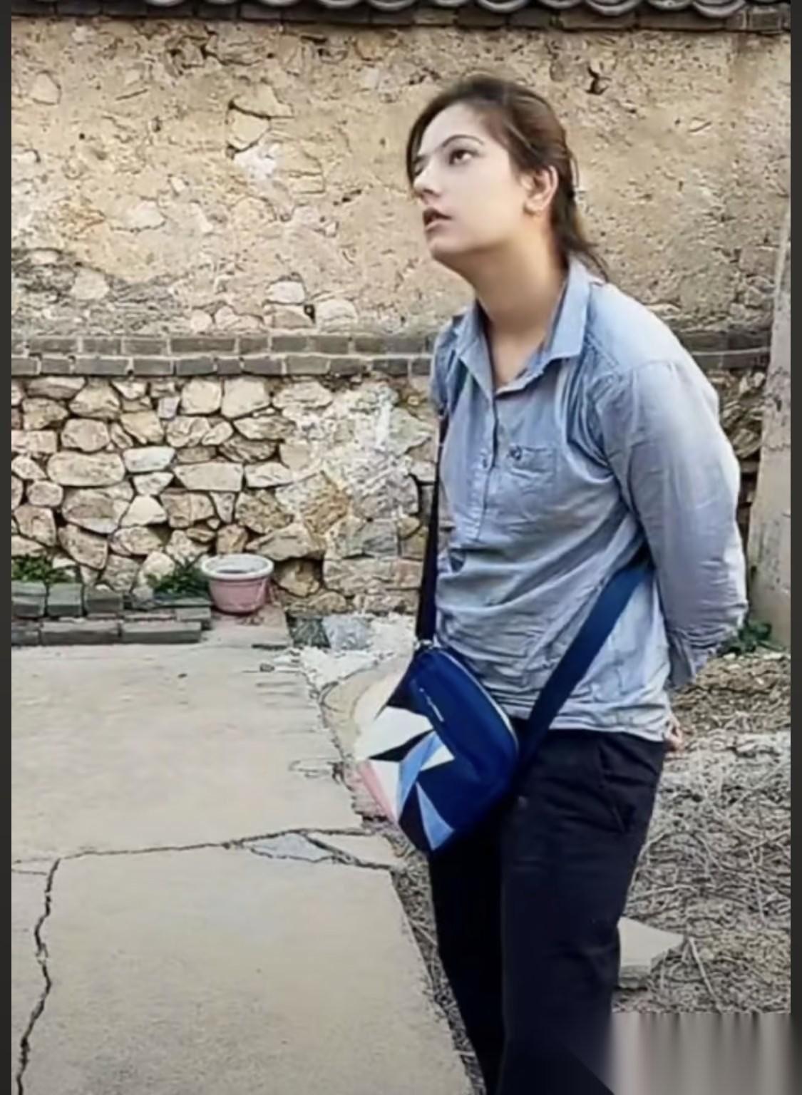 杨二狗的巴基斯坦前妻阿霞，发了视频说，没有老头给她房子住，也没有老头养着她。阿霞