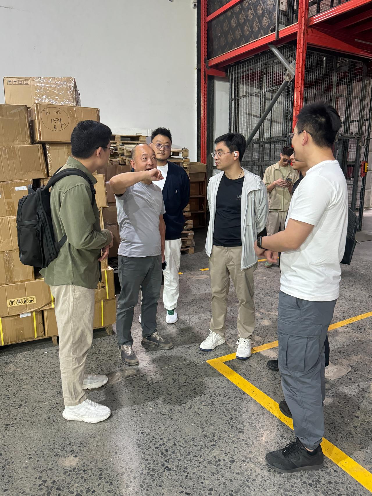 中国制造业或者中国品牌的未来机会再哪里？一个是靠国内的中产大量崛起，替代美国消费