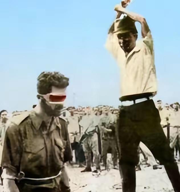 1943年，一个日本人砍下一个男人的脑袋，结果，因为这张照片，10万日本人几乎全