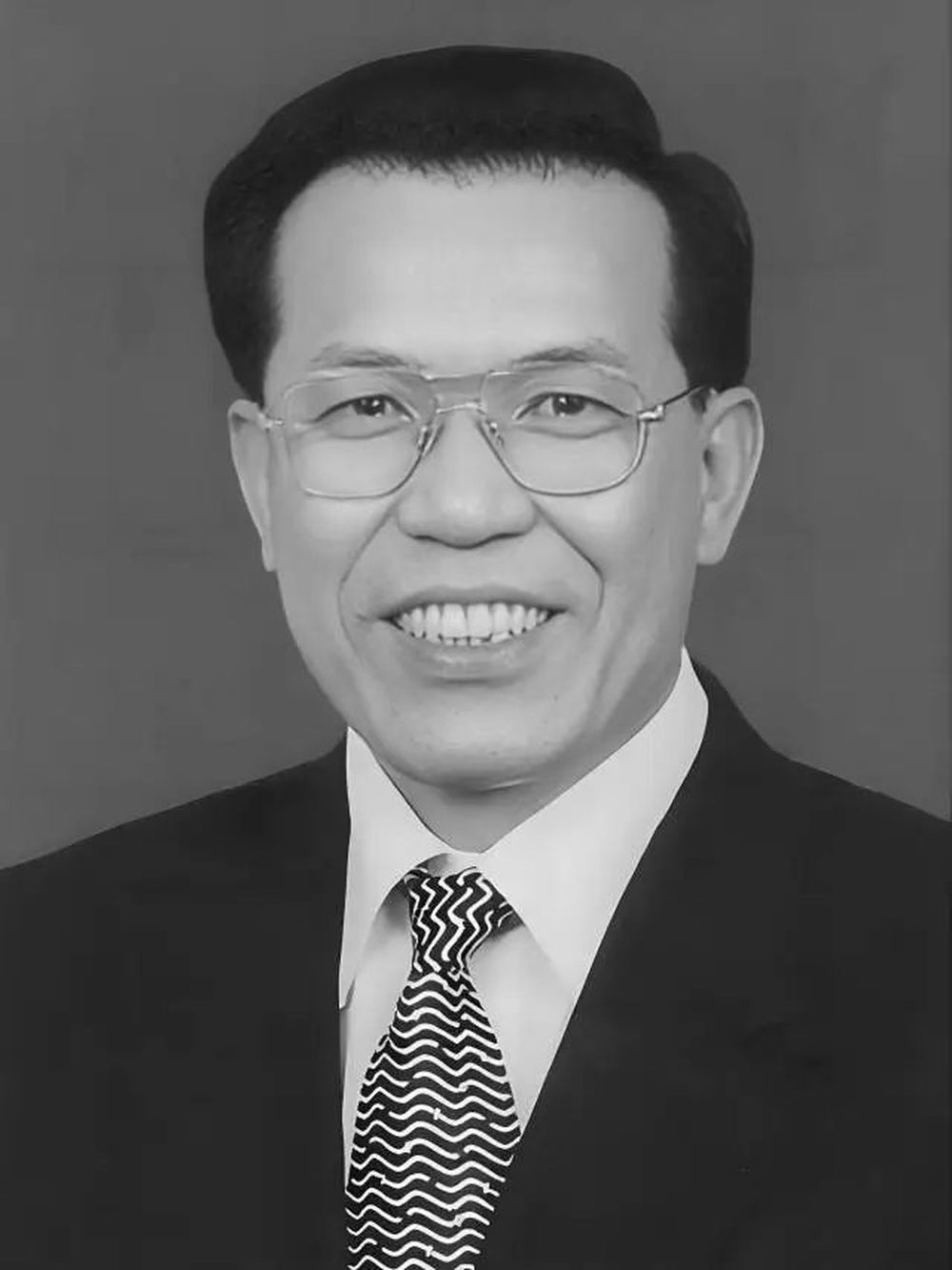 广东省原省长卢瑞华同志逝世