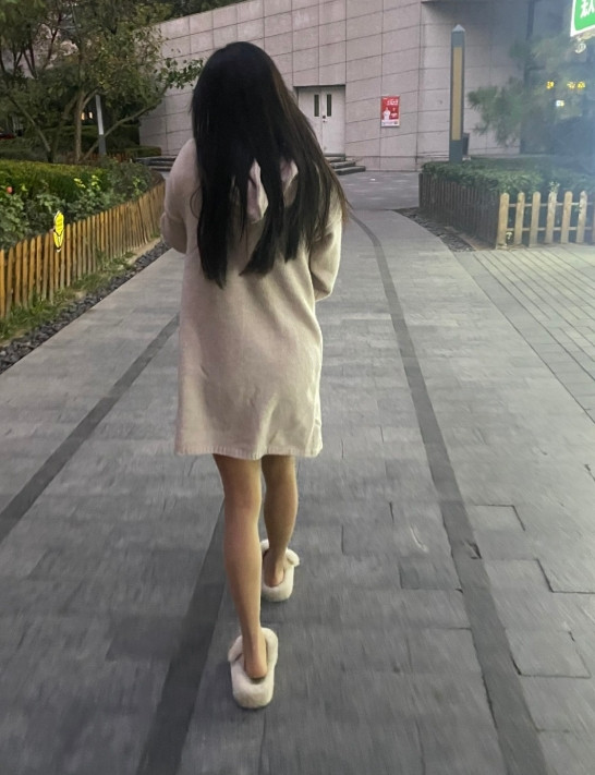 同事出轨了，但是她老婆不同意离婚，就那样纠缠了3年，同事看离不了，就跟外面的小三