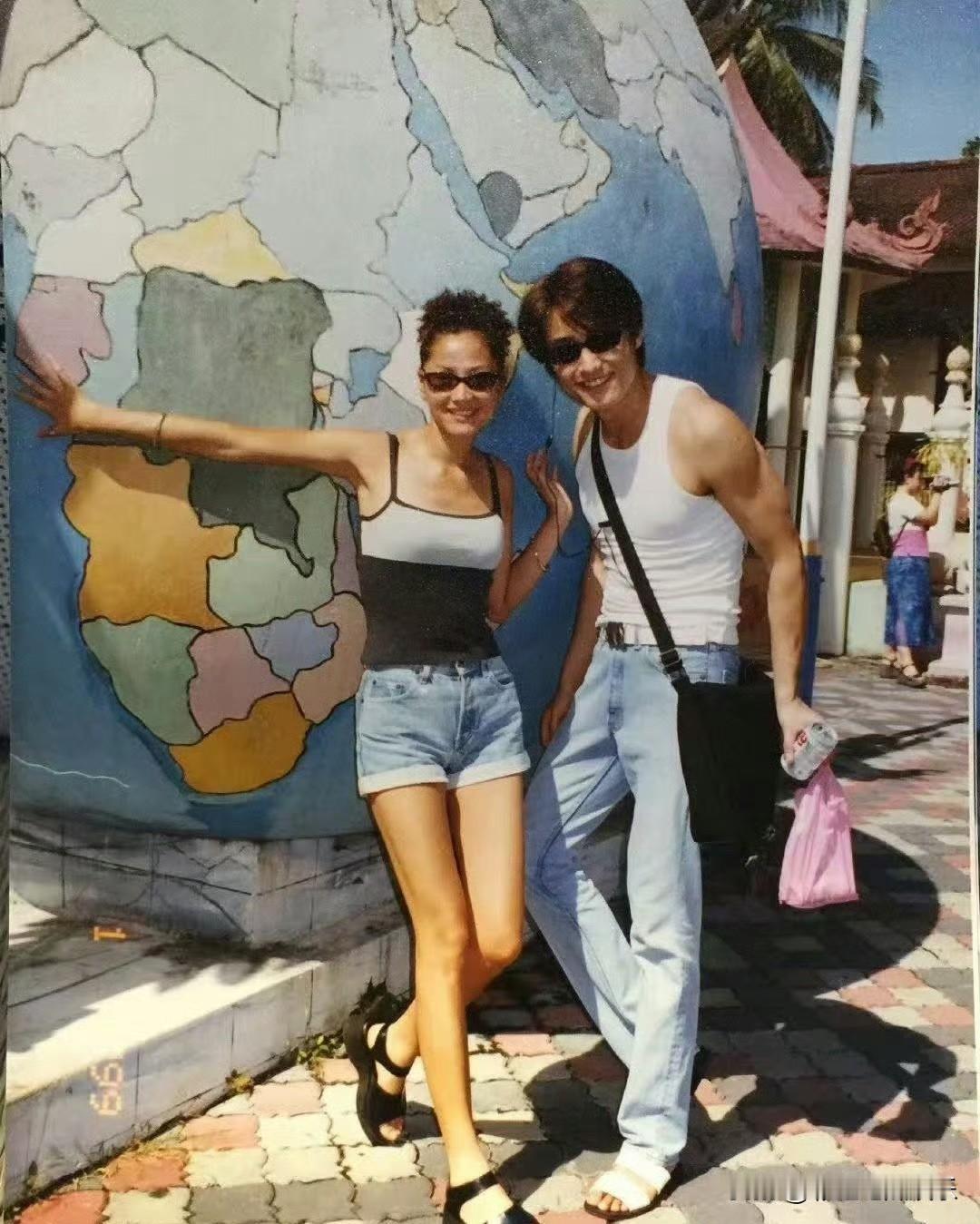 胡兵瞿颖为什么没有在一起？两人认识已经35年了，没有在一起就是阴差阳错，当搭档比