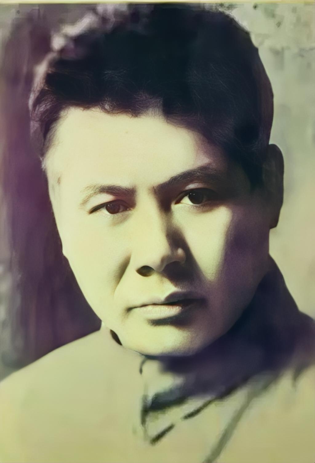 1934年，国民党少将救下近9万红军，1951年却被判处死刑，毛主席紧急下令：此