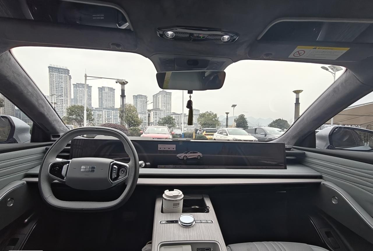 利银河E8665KM标准版，这价位拿下长续航纯电中大型轿跑，真的“香”，
