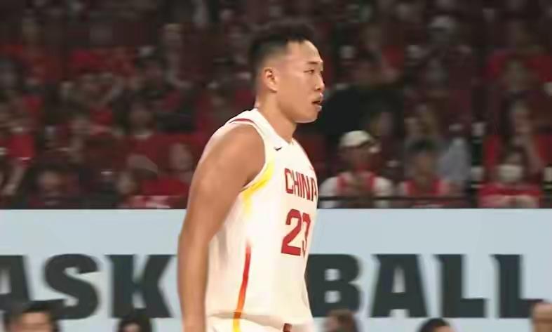 14分逆转日本男篮，看一下都是谁站出来了，以下3人必须说一下：1.贺希宁联赛