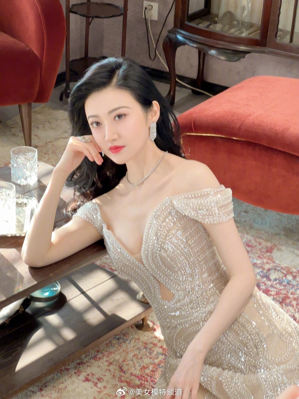 景甜纱裙倩影美不胜收