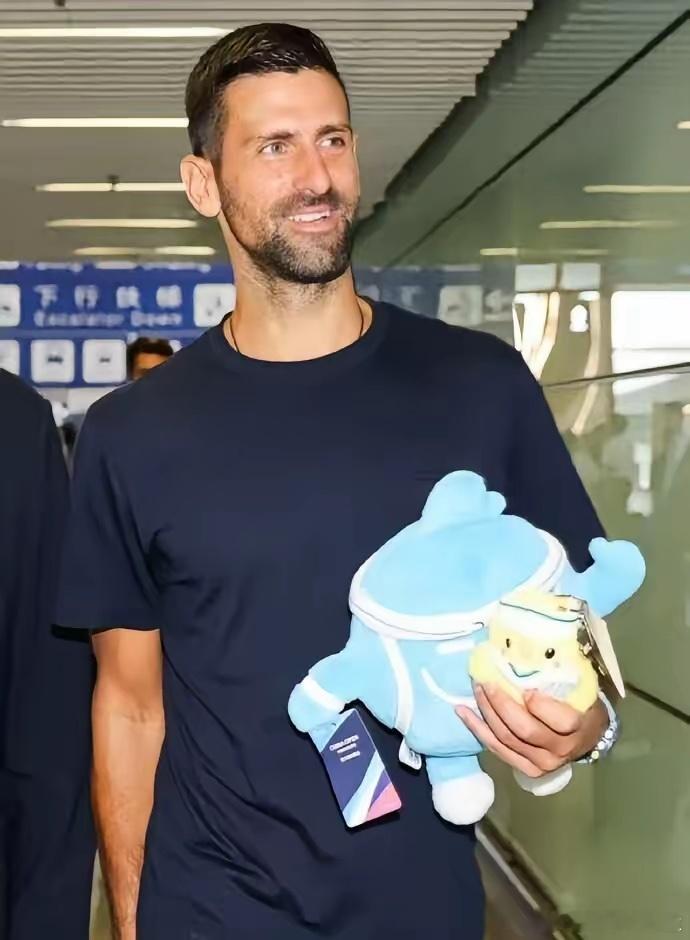 德约回归中网！我的青春回来了🎾小时候追网球，桑普拉斯、阿加西早早退役，费德勒纳