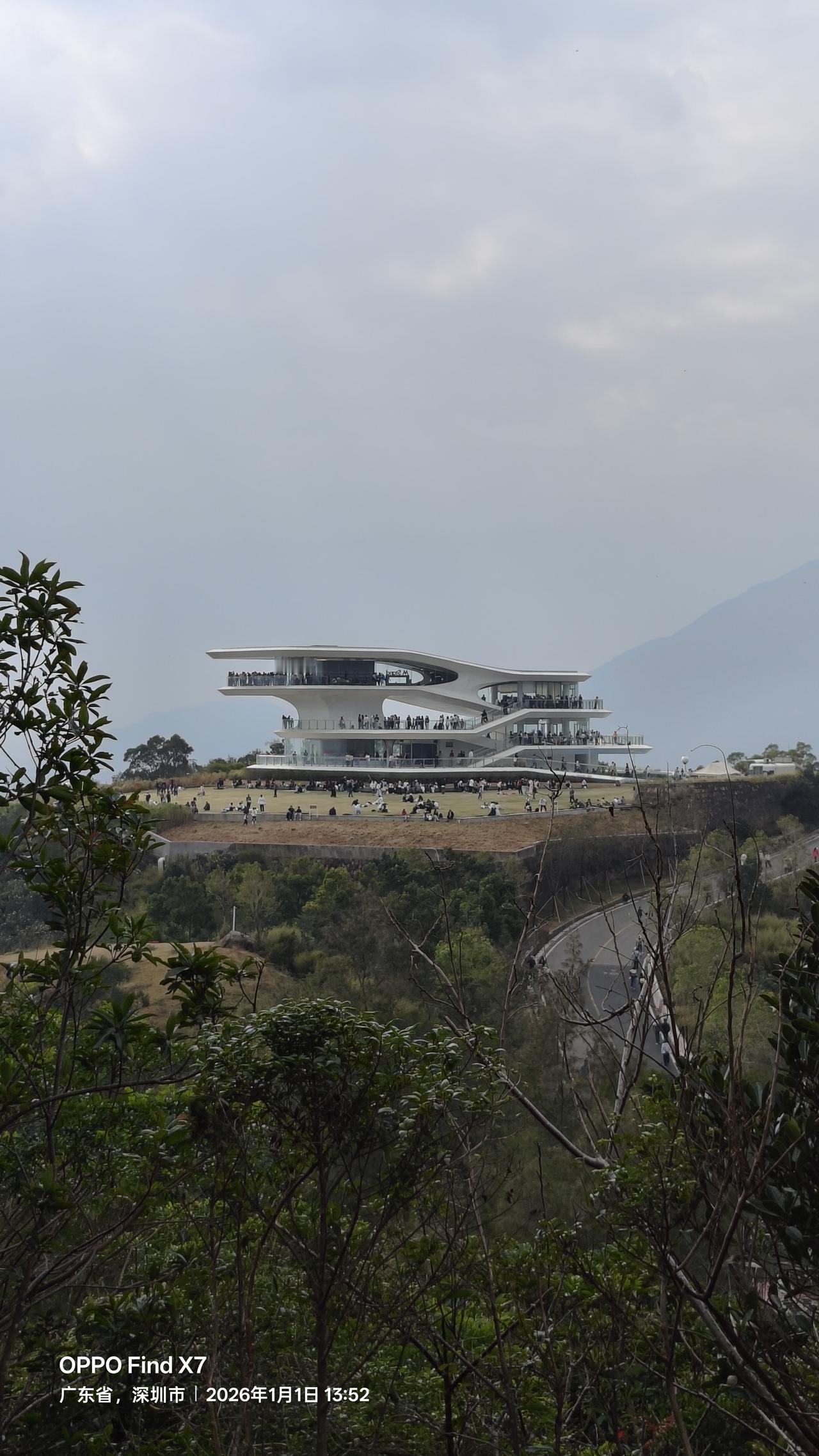 元旦节从梅沙尖下来打卡深圳云海公园，天气不怎么好，随便看一会就返回了。风景一般云