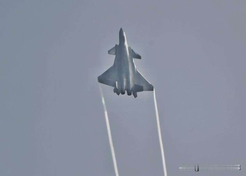 歼20展示“回马枪”攻击传递何信号2026年1月4日，官方发布歼-20发射