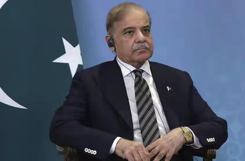 打了俩月才看明白，特朗普压根没想打伊朗全世界都以为特朗普真要干伊朗了，三艘航