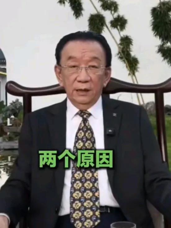 相声名家侯耀华再聊杨议拜师！昨天侯耀华直播时表示:我真的想让杨议拜师侯门，因为我
