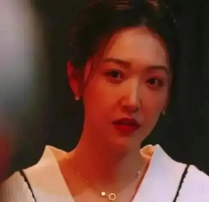 车间师傅把婚戒焊进轴承，她签字把股权焊进户口本。《老舅》最后一分钟，全国观