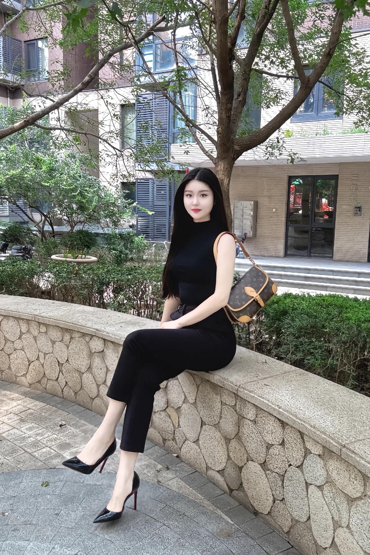 “世间本无事，一切在人心。做好自己该做的，懂感恩，要善良，剩下的交给时间与因果。