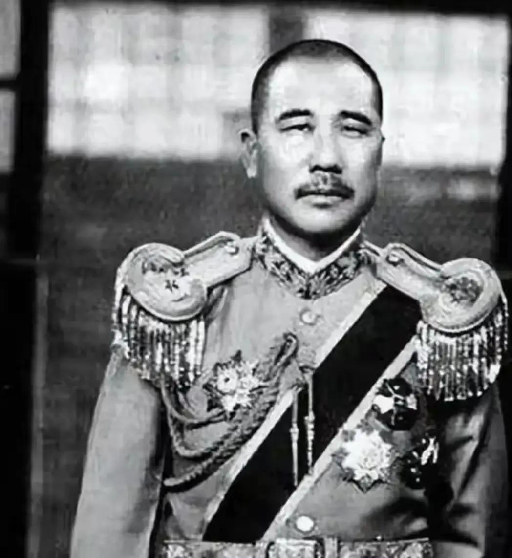 炸开慈禧陵墓后，孙殿英为啥先扒她裤子？这不是坏，是饿疯了！这事儿得从头说。1928年的中国，用四个字