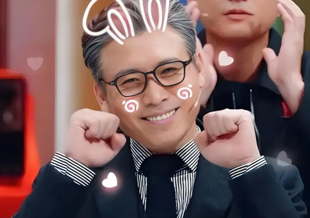 刚红就塌了？50岁李乃文装可爱惹老总不耐烦，评论区翻车恶评如潮