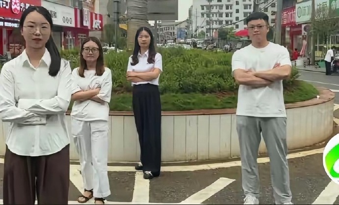 现在男生是不考公务员了吗？三女一男，这位男同学考进乡镇可就太酸爽了