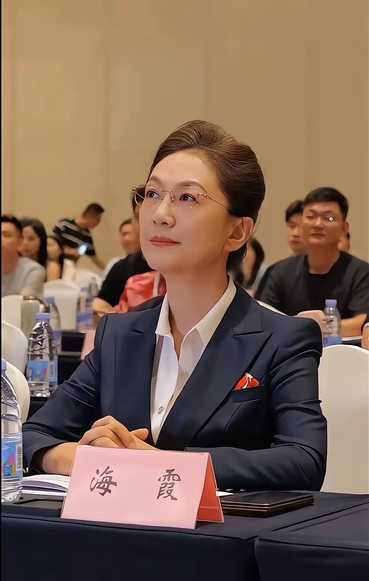 不是我吹！20年前前，这个美女是万千男人心中的女神级人物，如今还能认出来的，绝对