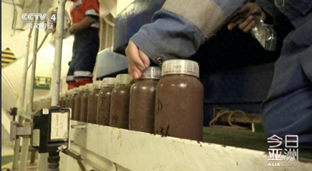 中方稀土限制策略失效？高市早苗宣布应对措施，日经记者听完后懵了！《日经亚洲》