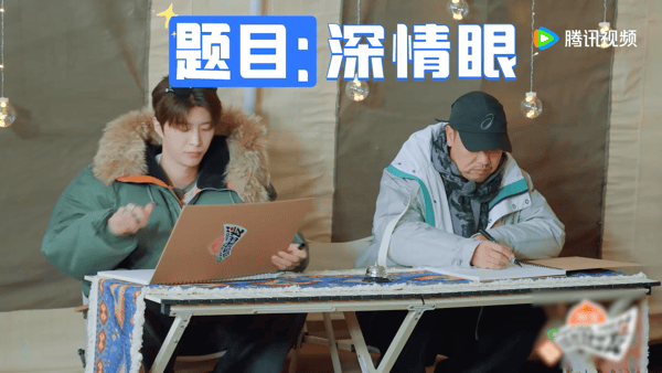 这一刻，黄景瑜看着王安宇的眼神，仿佛时间都静止了，真的好有故事感！