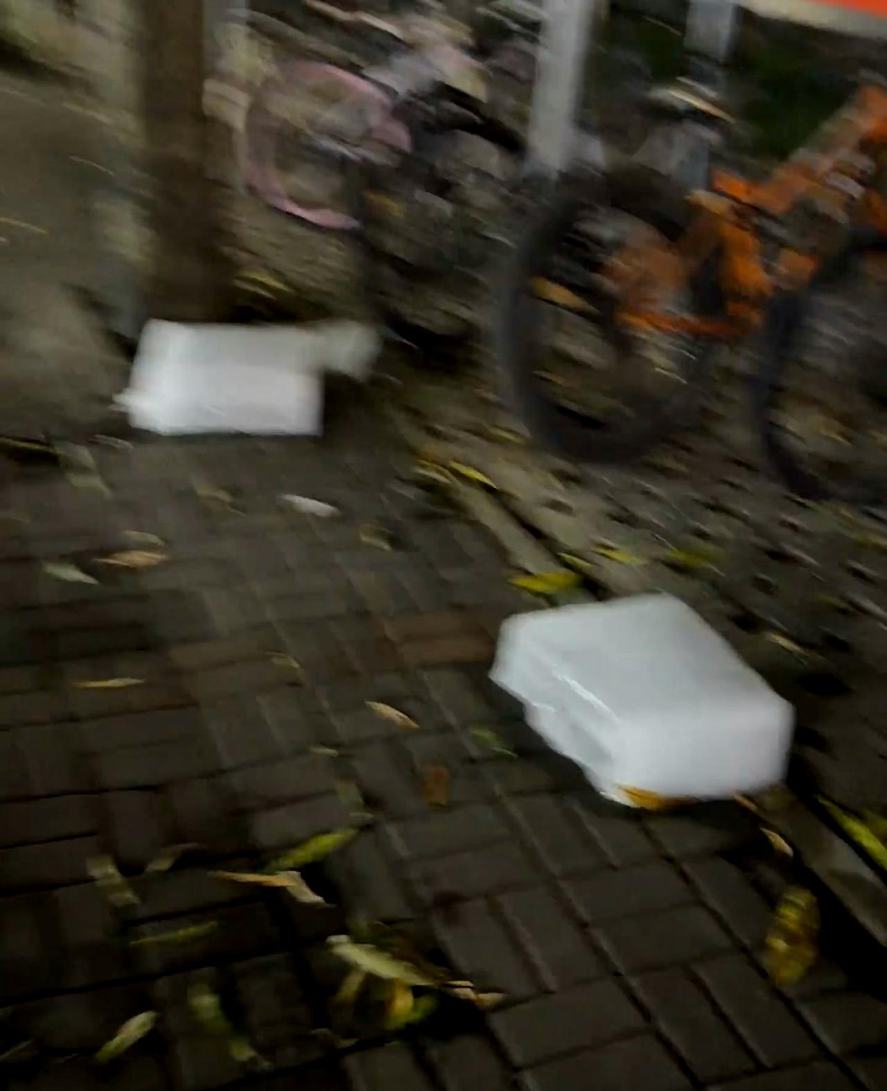 南宁已经热到路上要放冰块了就冲我现在晚上开空调有时候会被冷醒的程度，我敢说还