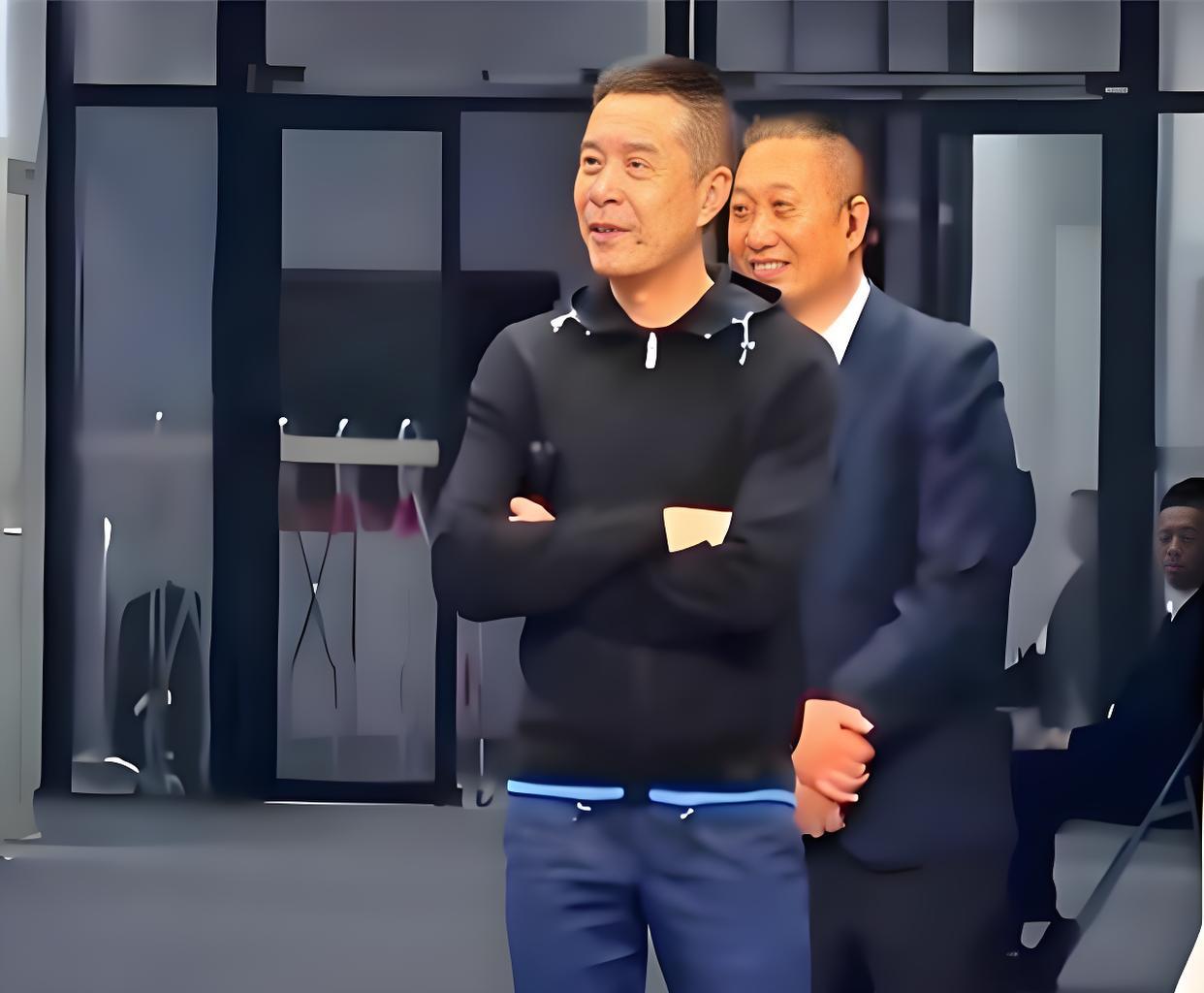 陈海涛措手不及！在东莞主场输给广州男篮的比赛中，陈海涛与不少球迷选择提前退场！