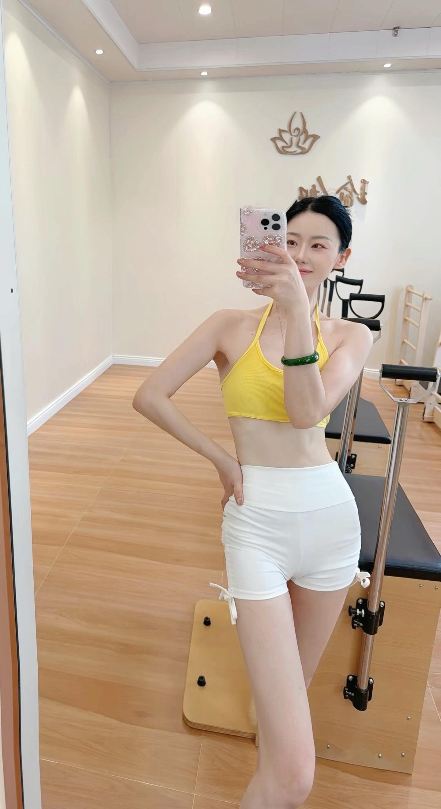 最能体现一个人的气质就是肩颈线条 完美背部体态 少女背 💕