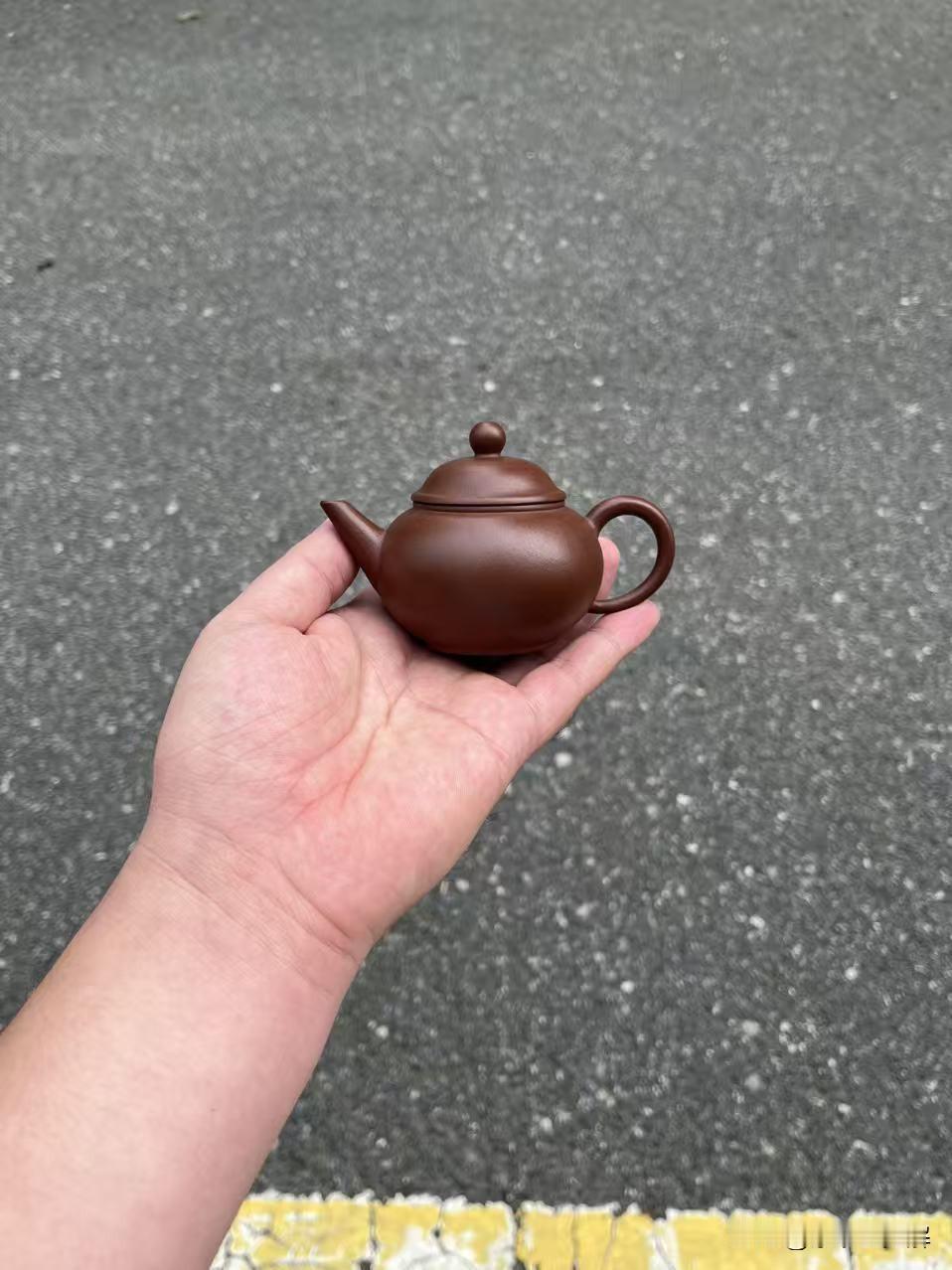 一把壶内壁的凹陷，暴露了它的出身前两天，一位壶友发来照片，问：“老师，这把紫砂