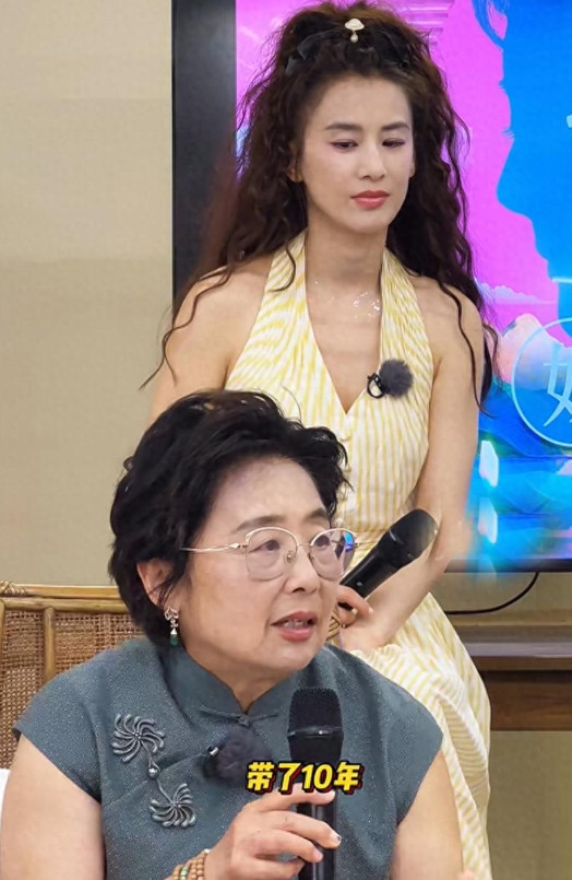 黄圣依妈妈第一次公开退休生活，我终于明白她为什么看不起女儿！自私自利的人不是
