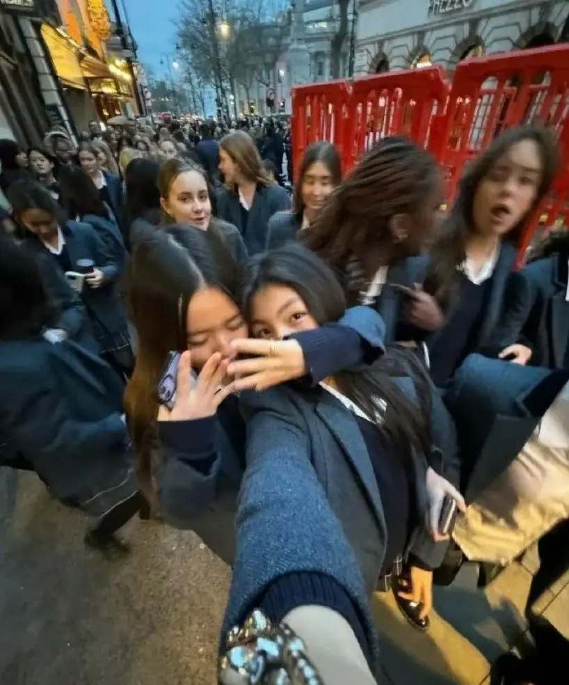 李湘当年说的那句话：“我女儿以后的朋友一定是来自世界各地的”，果然成真了