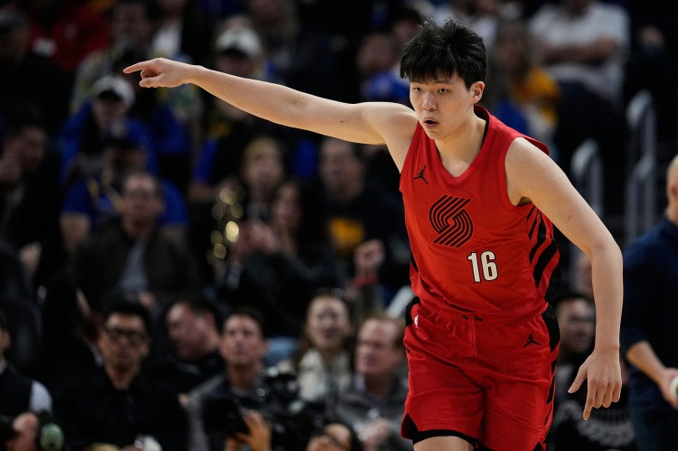 媒体人: 杨瀚森在发展联盟打成这样 回国家队绝对是大腿中的大腿