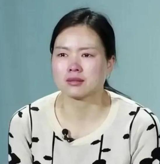1992年，湖北一对夫妻，撇下5岁女儿相继自杀，不料23年后，女儿竟不顾全村人指