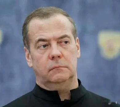 彻底决裂了！俄罗斯安全会议副主席梅德韦杰夫公开表示，有情报显示英国和法国想提供