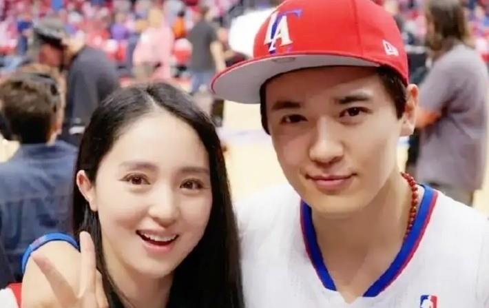 董璇二婚，说明一个事实：只要女人不同意，男人永远没有机会。大家都在盘算张维伊