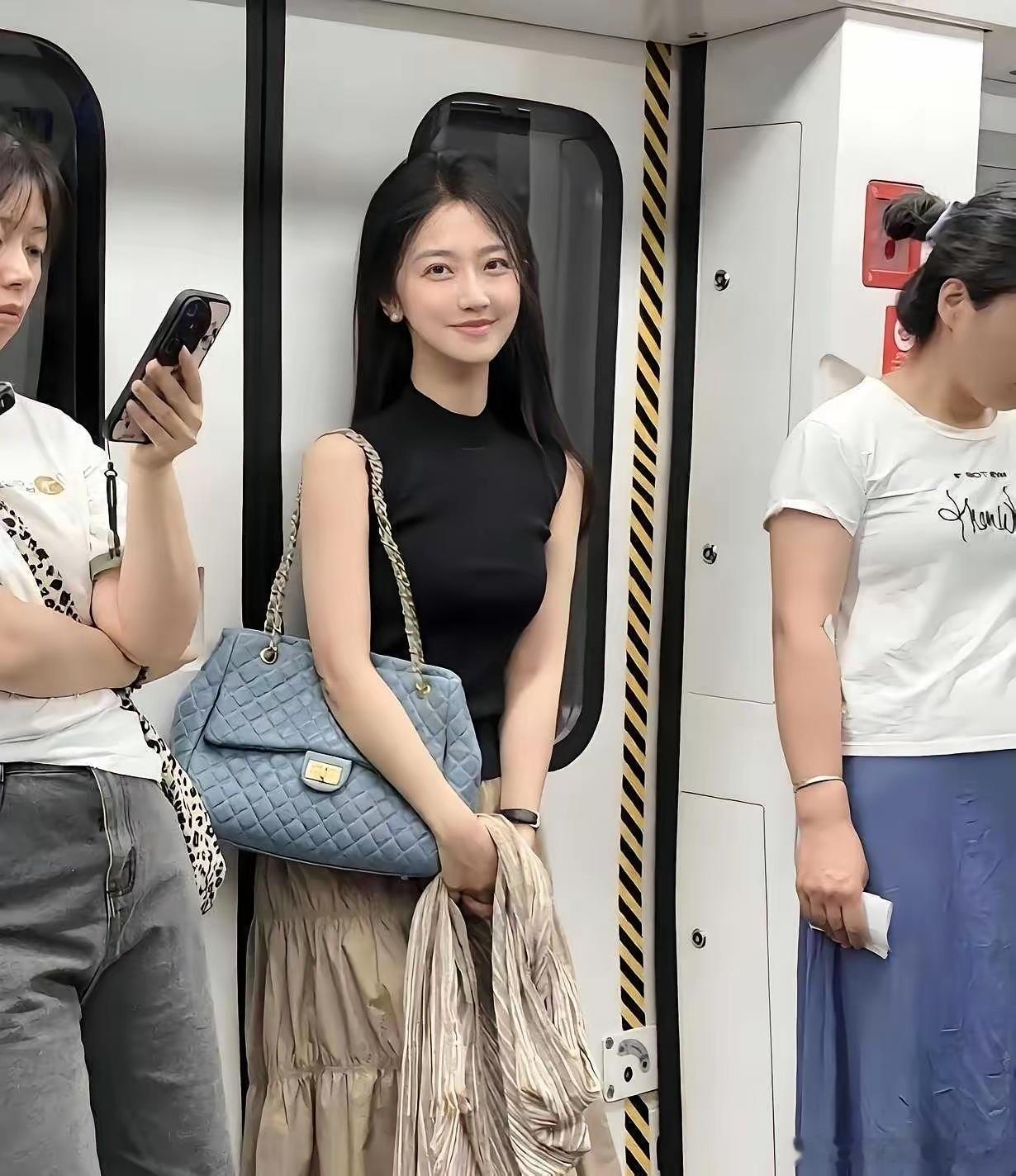 高铁上为了她，我多坐了五公里！​​​