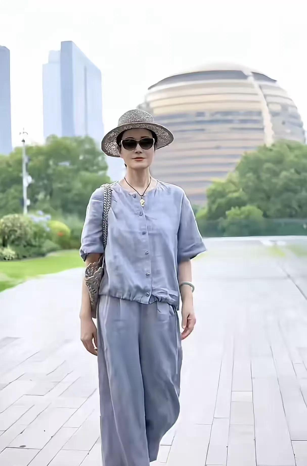二姨生病住院，喊我去伺候她，我拒绝了[吃瓜][吃瓜][吃瓜]二姨