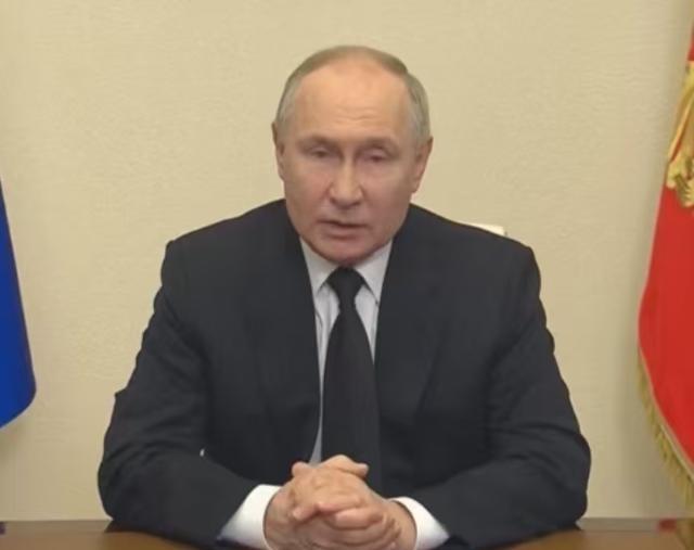 美国记者问普京，如果中国统一台湾，俄罗斯会不会插手？普京的坚定回答，让记者当场哑